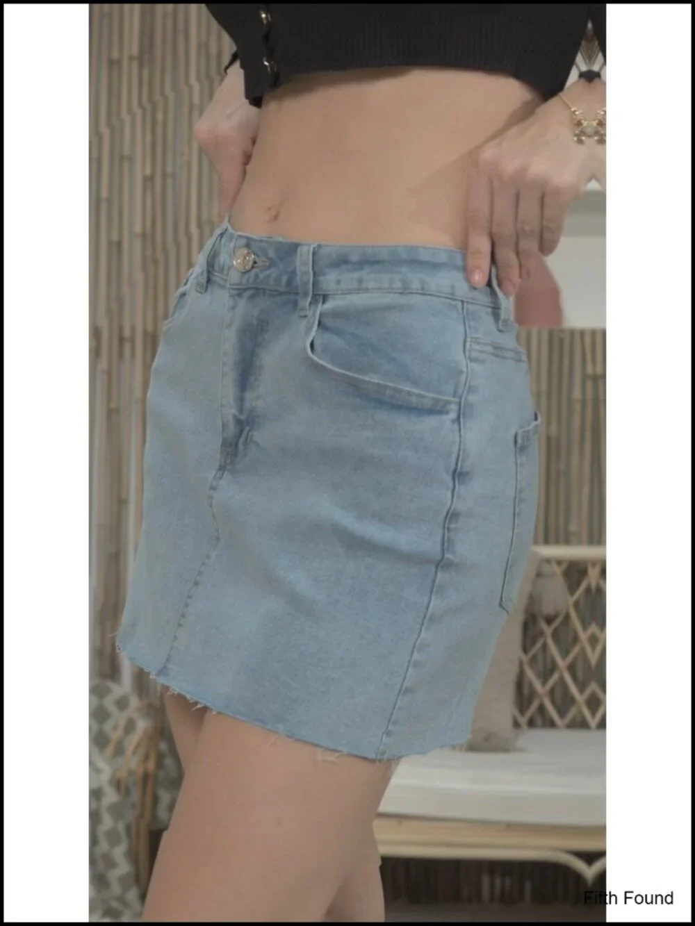 Mid Rise Mini Denim Skirt Raw Hem 2 Side Pockets High Stretch